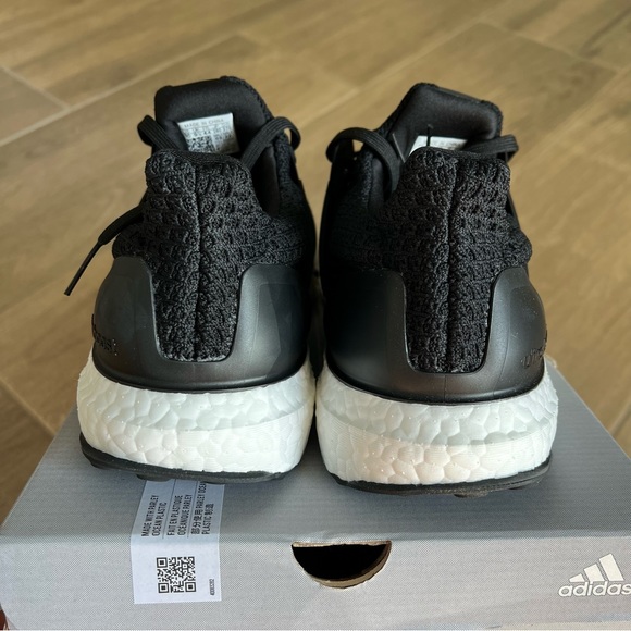 adidas Men's Ultraboost 5.0 DNA Shoes - Picture 7 of 8